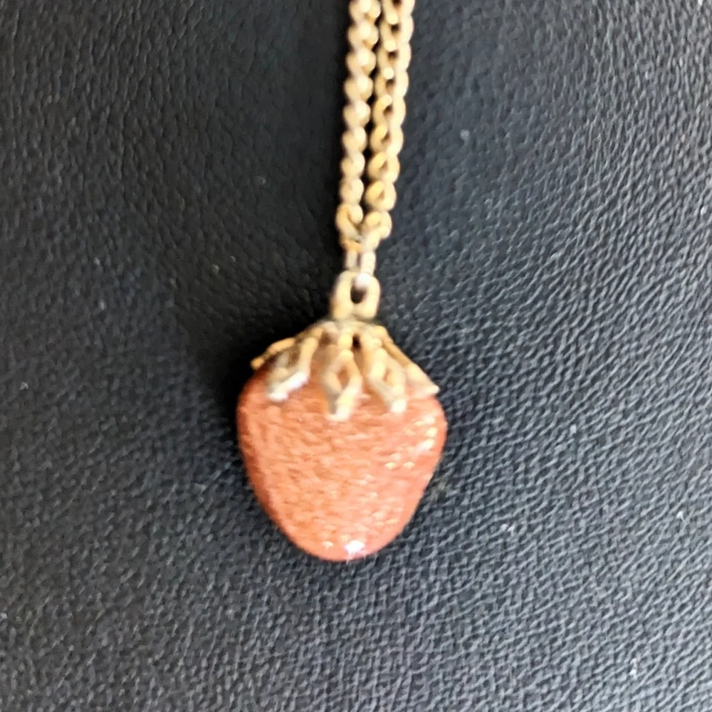 A Sunstone pendant on a Gold toned chain 19” inches. - Picture 2 of 5